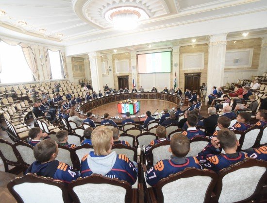Губернатор напутствовал хоккейную «Сибирь»